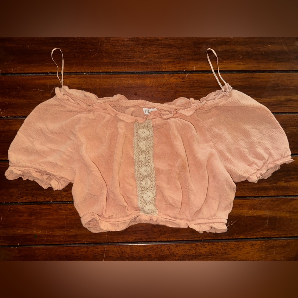 Women’s size medium Kiwi and Punch peach colored off shoulder crop top